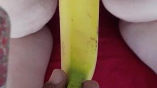 Stretching & gapping my butthole with long banana