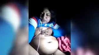 bangladeshi BIG BREASTED WOMAN showing titties and snatch to bf