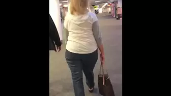 Thick Booty Older MILF Candid