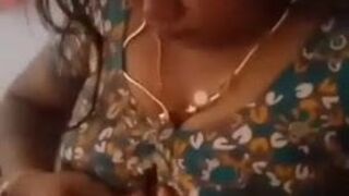 Desi aunty exposing her giant fucking breasts