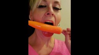 MILF GILF AMATEURS PORN STAR HOUSEWIFE HUMPINHANNAH GIVES POPSICLE a PROPER ORAL SEX