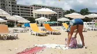 Sweet blonde she shows her pussy in public at her first Tinder Date
