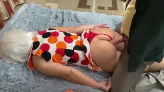 Milf spread her booty to make it easier to have anal sex