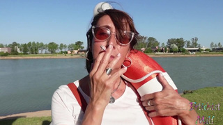 Grandmother asks a fresh fiance to record her smoking in a park and plays with a life-saving float alone