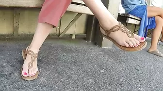 BEST 2019 SEXY MILF LEGS TEEN TOES AMATEUR VOYEUR CANDID FEET 194