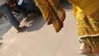 Mast sexy gori indian bhabhi in yellow saree