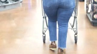 Thick Round Ass in Jeans 1