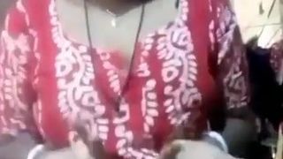 Tamil hot aunty showing her hot body in imo video call