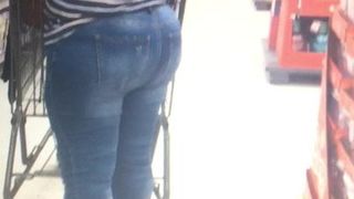 Foreign Candid Nut Booty in jeans 5