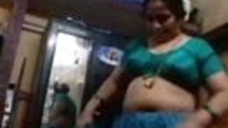Madurai hot milf aunty showing her nude body on cam
