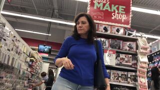 THICK MILF PAWG BBW IN JEANS CANDID
