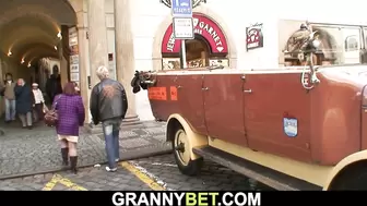 He brings old granny in stockings home for cock riding