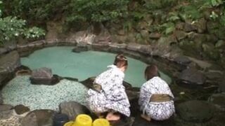 Japanese mature fucked in onsen(spa)