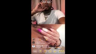 Lady uses 4 Fingers to Finger herself