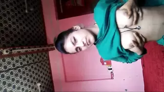 indian slut showing titties and snatch